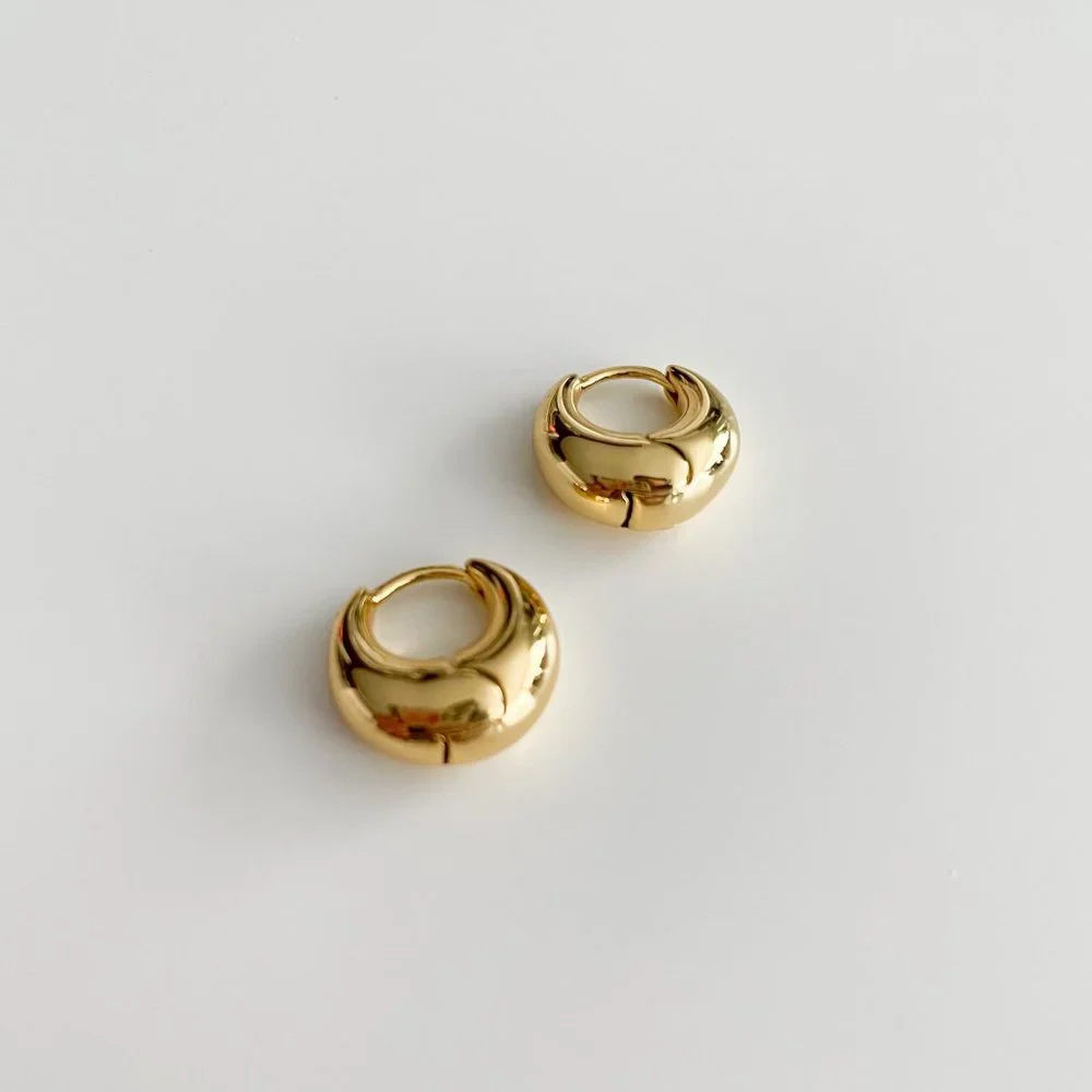 Madewell Puffy Hoop Earrings (Polished Gold) - Picture 2 of 3